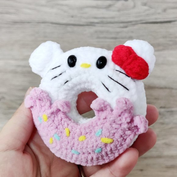 Handmade Amigurumi Crochet Sanrio Hello Kitty Donut - Picture 3 of 9
